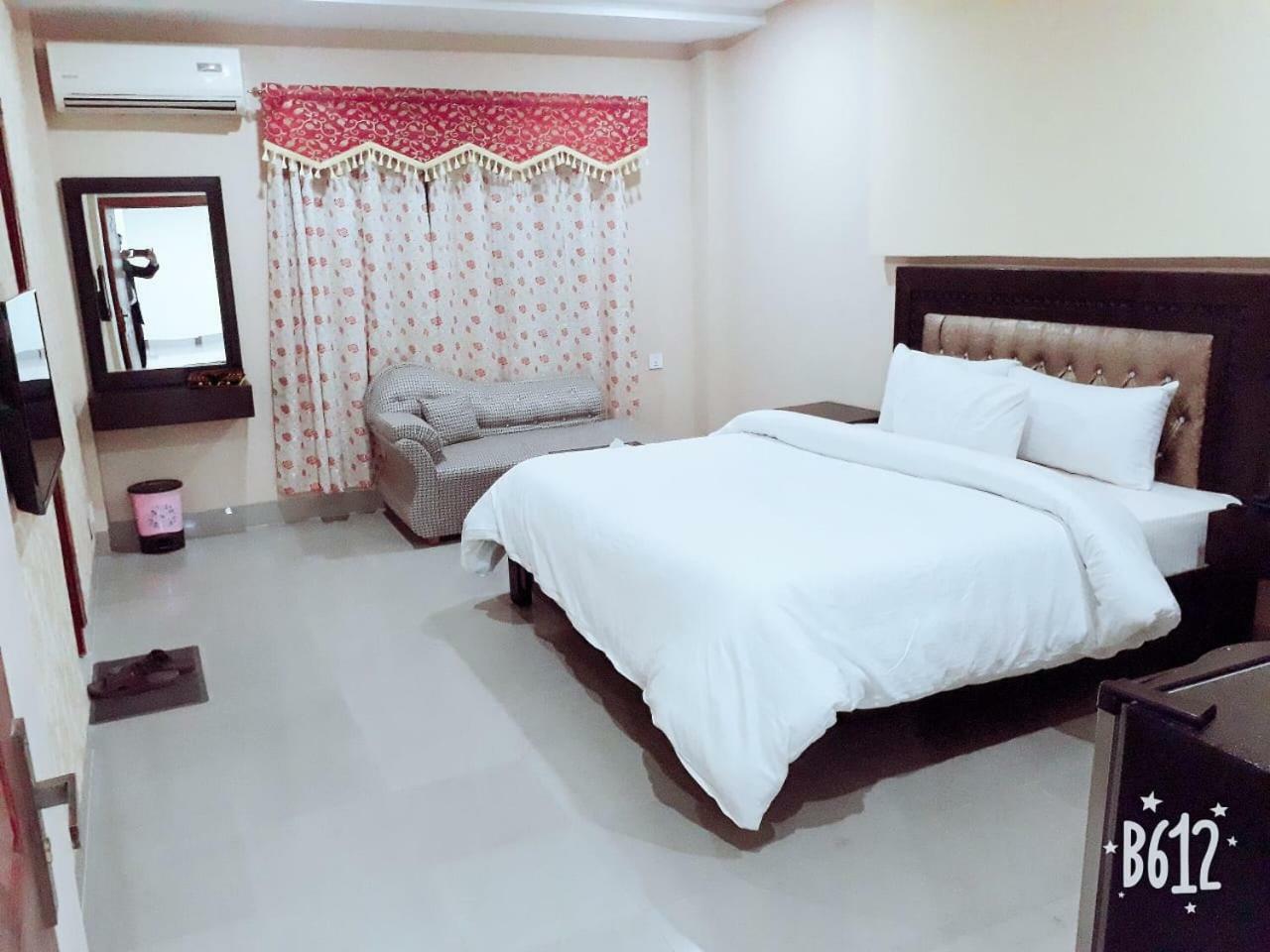 Hotel Crown Inn Multan Luaran gambar
