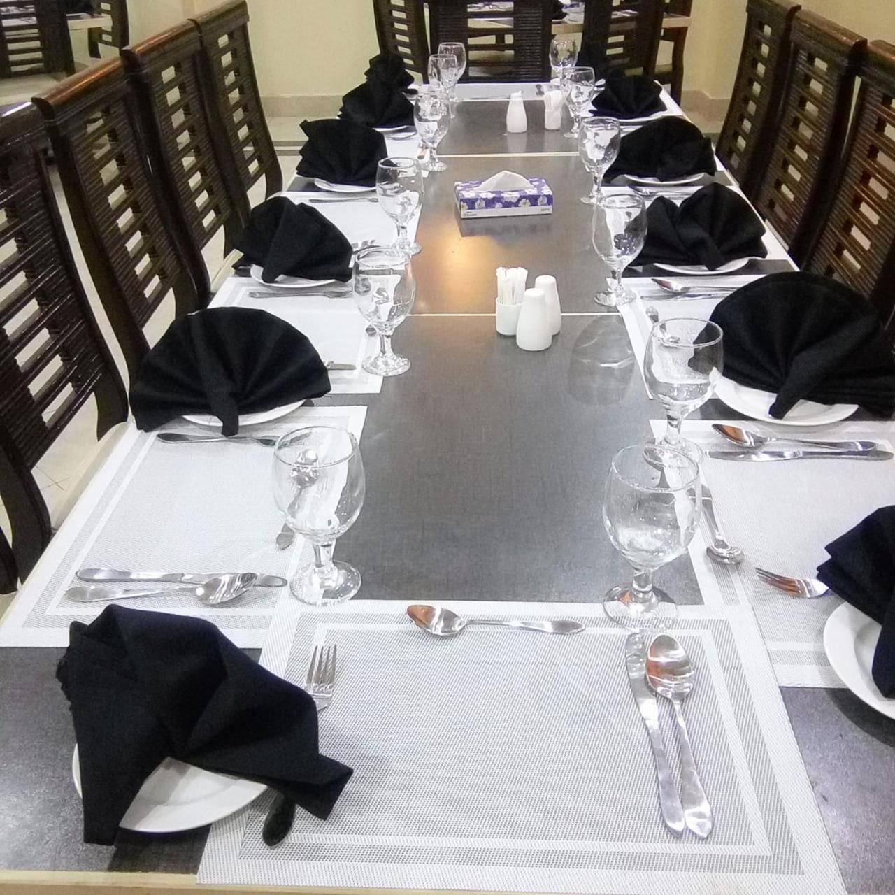 Hotel Crown Inn Multan Luaran gambar