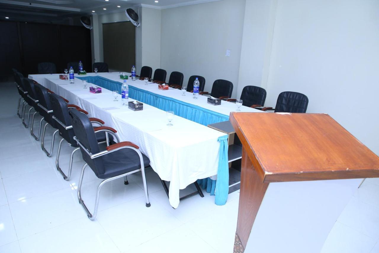 Hotel Crown Inn Multan Luaran gambar
